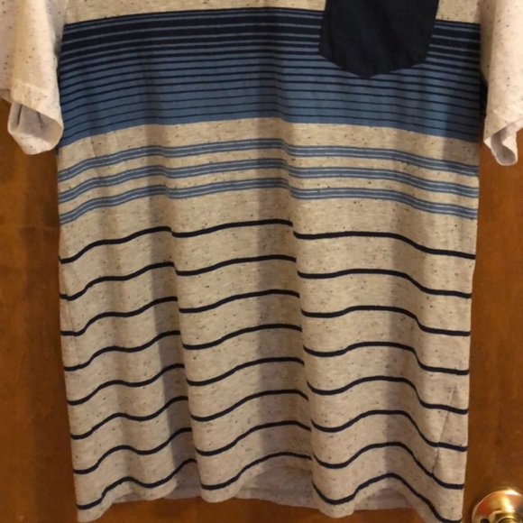 Short sleeve, multiple shades of blue design shirt - Picture 2 of 2